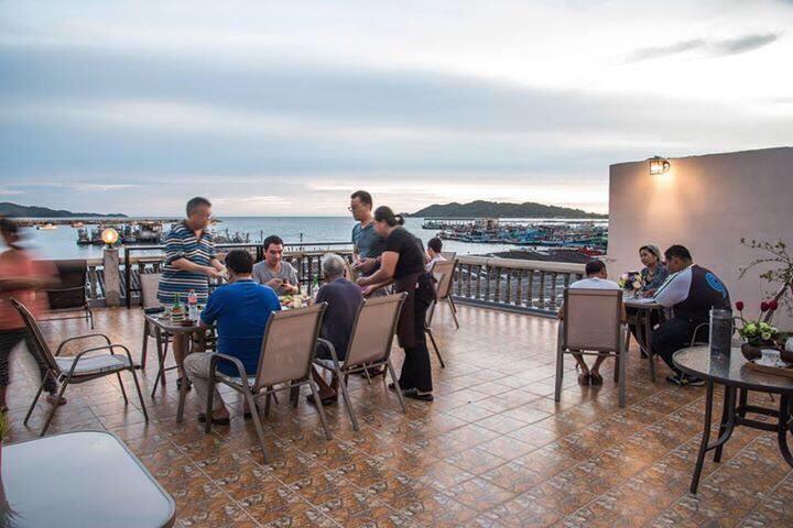 I Na Seaview Hostel Rayong Bagian luar foto
