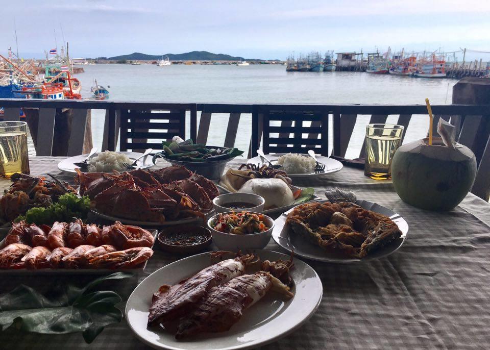 I Na Seaview Hostel Rayong Bagian luar foto