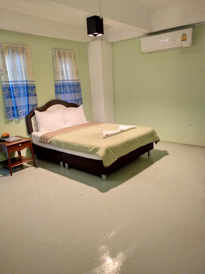 I Na Seaview Hostel Rayong Bagian luar foto