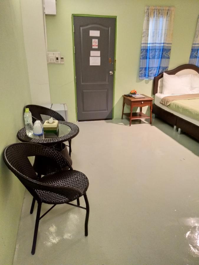 I Na Seaview Hostel Rayong Bagian luar foto